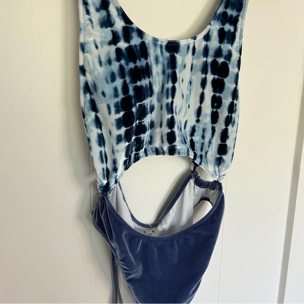 Victoria’s Secret PINK Velvet Monokini one‎ piece Swimsuit Blue Tie Dye Medium